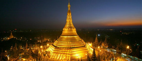 Experience the calmness of Shwedagon Pagoda at night